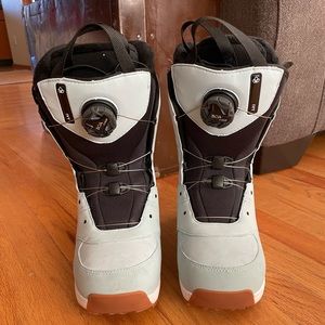 Salomon Ivy snowboard boots
